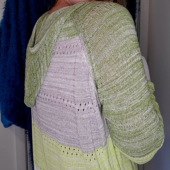 🍭 3 x $25* Light-weight Green athleisure Sweater - Picture 3 of 7